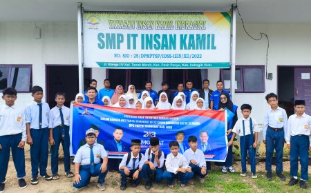 DPC Demokrat Inhu Berbagi Kasih di SMP IT Insan Kamil Air Molek di HUT Demokrat ke-23