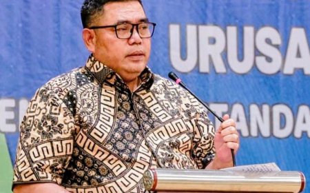 Plt Kadisdik Riau Edi Rusma dinata. Spd. Mpd Himbau Penyelengara Sekolah SMA dan SMK Sederajat Berlomba Memberikan yang Terbaik untuk Mencerdaskan Anak Bangsa
