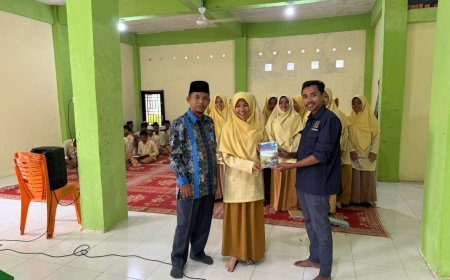 OSIS Madrasah Aliyah Ponpes Darul Qur'an Hadirkan Sarwan Kelana jadi Narasumber Jurnalistik