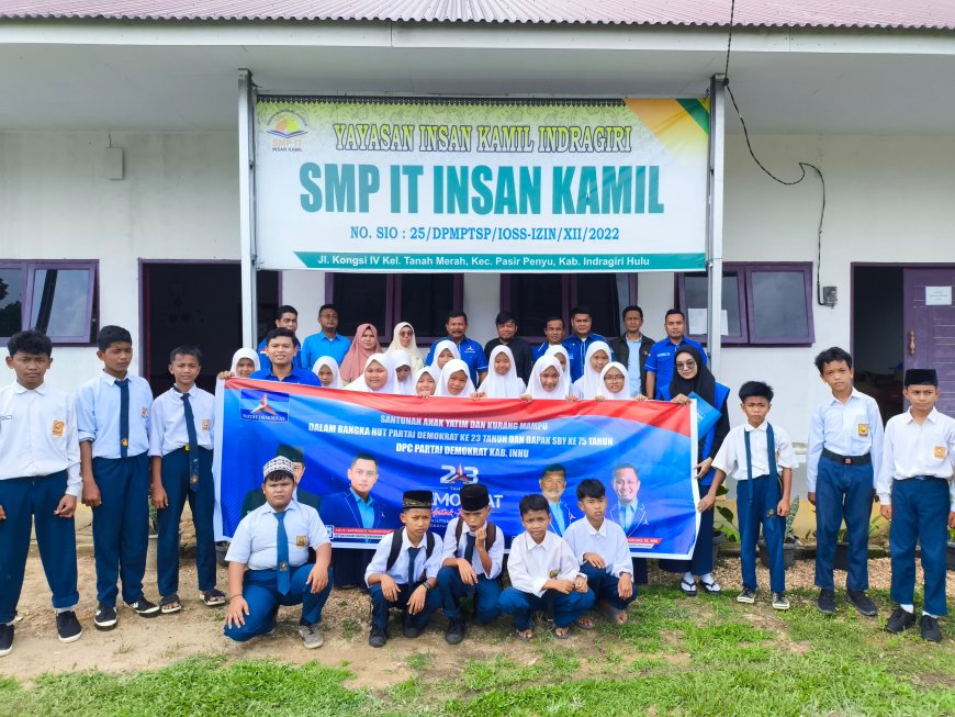 DPC Demokrat Inhu Berbagi Kasih di SMP IT Insan Kamil Air Molek di HUT Demokrat ke-23