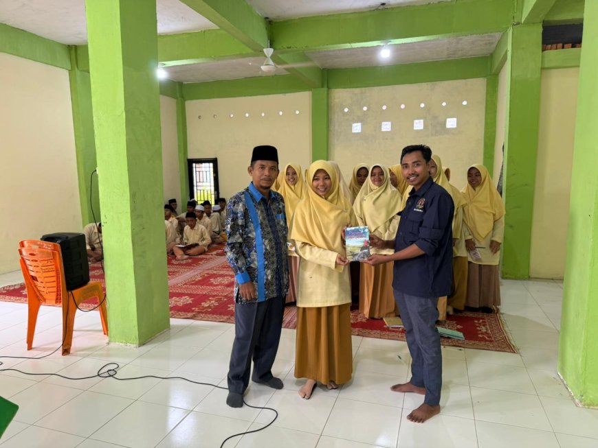OSIS Madrasah Aliyah Ponpes Darul Qur'an Hadirkan Sarwan Kelana jadi Narasumber Jurnalistik