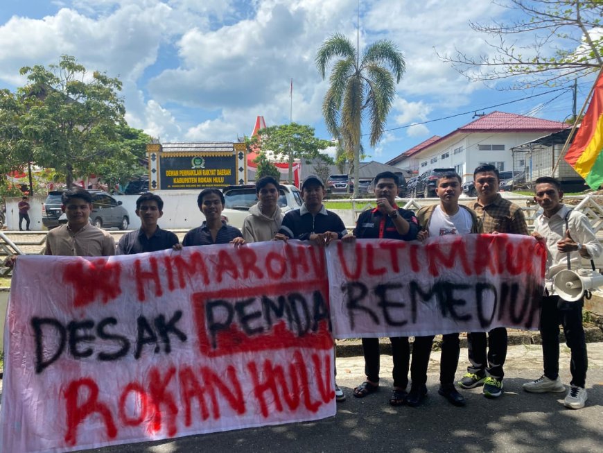 Himpunan Mahaswa Rokan Hulu Riau Lakukan Aksi Damai di Depan Kantor Bupati dan kantor DPRD Rokan Hulu