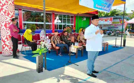 SMK Akbar Pekanbaru Gelar Seminar Motivasi " Membangun SDM Unggul, Hadirkan M Nasir di Tengah-tengah Anak Didik