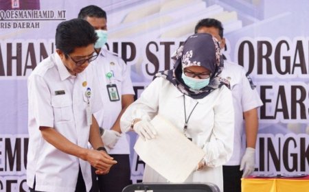 Ribuan Berkas Arsip Berusia Lebih dari 10 Tahun dari Berbagai OPD di Pemprov Riau Dimusnahkan