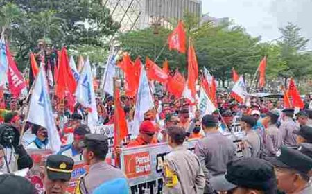 Sembilan Elemen Buruh Gelar Aksi di Kantor Gubernur Riau, Ini Tuntutannya