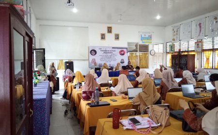 Pendampingan Penulisan dan Publikasi Artikel PTK Berbantuan AI untuk Percepatan Karir Guru SMP di Kampar