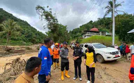 Pastikan Evakuasi dan Pembersihan Material Berjalan Lancar, Bupati Safaruddin Terjun Langsung ke Lokasi Bencana