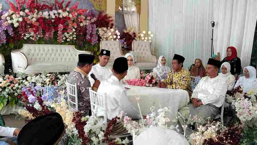 Pernikahan Rian Made Pratama dan Suci Putri Amelia Berlangsung Khidmat