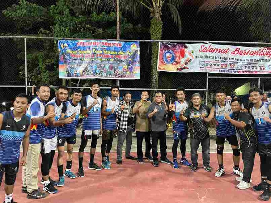 Disambut Ribuan Warga, Raja Haryono Hadir Meriahkan Final Volly Ball Redang Seko