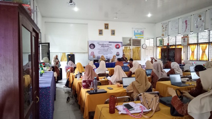 Pendampingan Penulisan dan Publikasi Artikel PTK Berbantuan AI untuk Percepatan Karir Guru SMP di Kampar