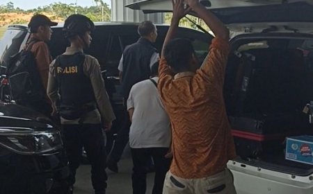 KPK Geledah Dua OPD Pemko Pekanbaru, Kepala Dishub Ikut Dibawa