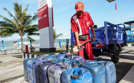 Menteri ESDM Tinjau SPBU Nelayan di Maluku 