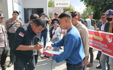 Jaringan Mahasiswa Anti Korupsi Gelar Unjuk Rasa di Depan Kejati Riau: Usut Dugaan Korupsi di RSUD dr. R.M. Pratomo