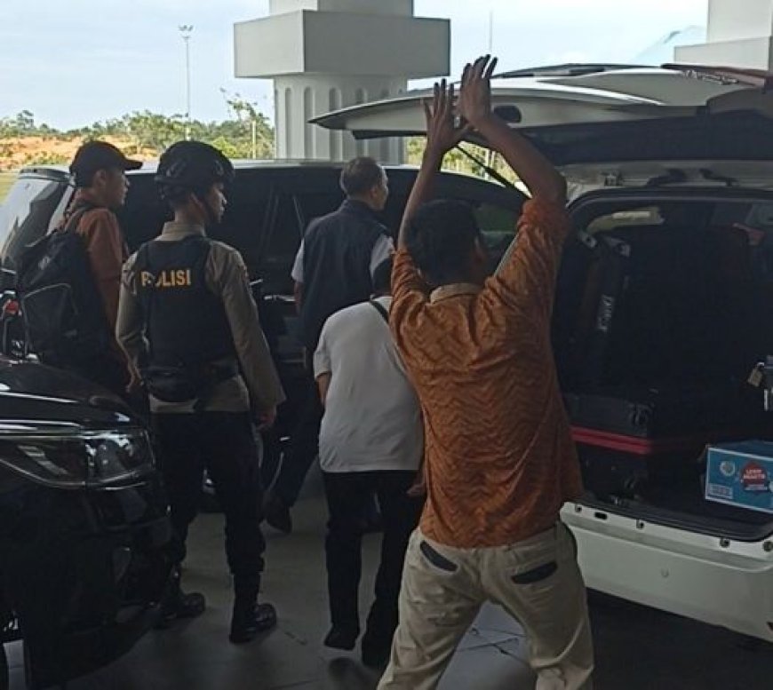 KPK Geledah Dua OPD Pemko Pekanbaru, Kepala Dishub Ikut Dibawa