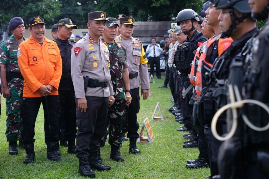 POLDA Daerah Istimewa Yogyakarta (DIY) mengerahkan 1.858 personel dalam rangka Operasi Lilin Progo 2024. 