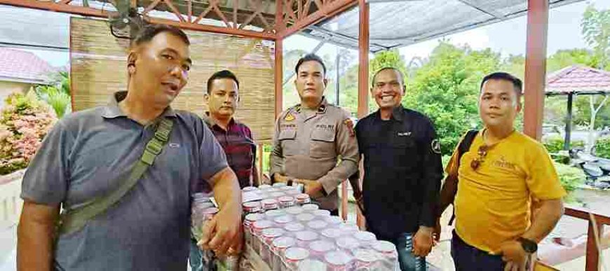 PN Sei Rampah Bagikan Bingkisan Natal kepada Wartawan 