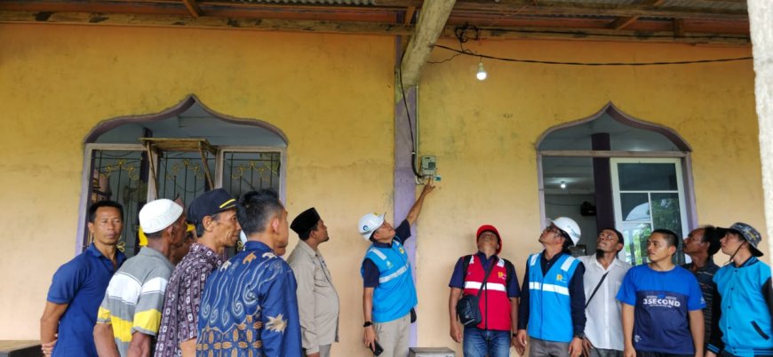 PLN Berikan Pelayanan, 230 Keluarga Dusun Terpencil di Pelangiran Inhil Kini Nikmati Listrik 24 Jam