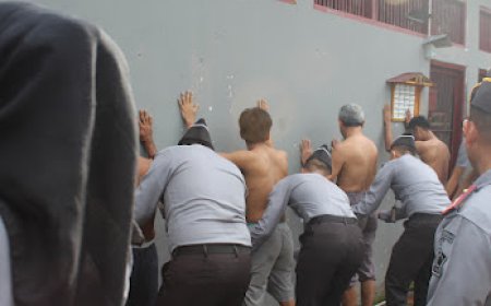 Rutan Rengat Bersama Polsek Rengat Barat Gelar Penggeledahan dan Tes Urine untuk Cegah Narkoba di Lapas