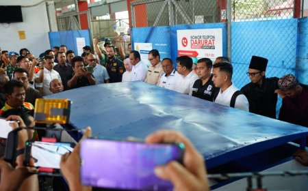 Gubernur Riau Sambut Jenazah Basri, PMI Korban Penembakan