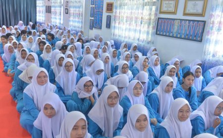 Kagama Pekanbaru Beri Pemahaman Siswa SMAN 8 Pekanbaru tentang Passion dan Peluang Kerja