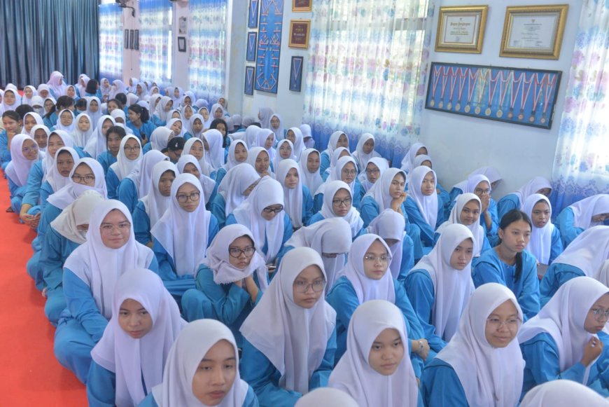 Kagama Pekanbaru Beri Pemahaman Siswa SMAN 8 Pekanbaru tentang Passion dan Peluang Kerja