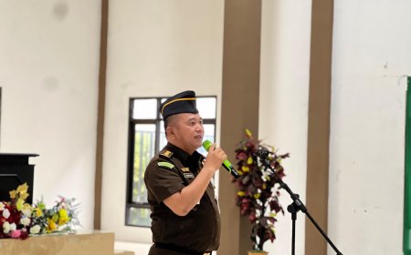 Plt. Kajari Seram Bagian Barat Pimpin Apel Senin Pagi, Tekankan Kedisiplinan dan Integritas