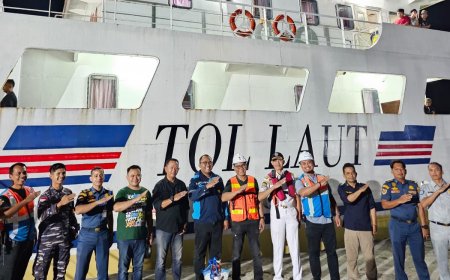 Jasa Raharja dan GM Pelindo Tembilahan Sambut Kedatangan Kapal Perintis KM Sabuk Nusantara 110 