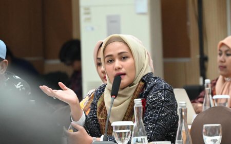 Dr Karmila Sari Soroti Masalah PDSS SMKN 3 Pekanbaru: Jangan Sampai Ada Siswa yang Dirugikan