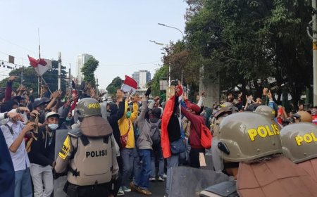 BEM SI Lanjutkan Aksi "Indonesia Gelap" dengan Sembilan Tuntutan di Jakarta