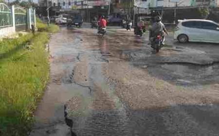 Banjir Kembali Landa Jalan Sepakat Kota Pekanbaru, Warga Desak Perbaikan Drainase