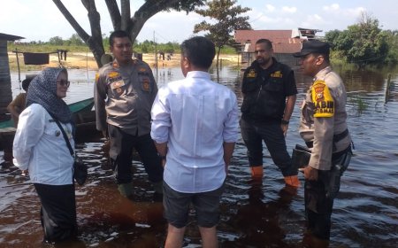 Polsek Payung Sekaki bersama Instansi Terkait Bergerak Cepat Bantu Korban Banjir dan Salurkan Bantuan Untuk Warga Terdampak
