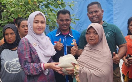 Dr Karmila Sari Salurkan Bantuan Sembako dan Beasiswa untuk Korban Banjir di Pekanbaru
