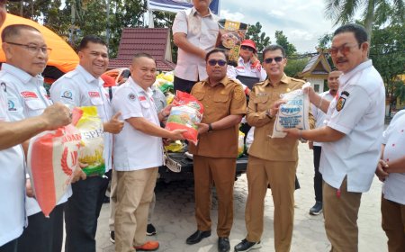 DPD LPM Kota Pekanbaru Serahkan Bantuan Sosial Beras untuk Warga Terdampak Banjir