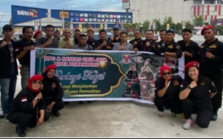 DPC GRIB JAYA Kota Pekanbaru Bagikan Ratusan Takjil untuk Masyarakat di Bulan Ramadhan