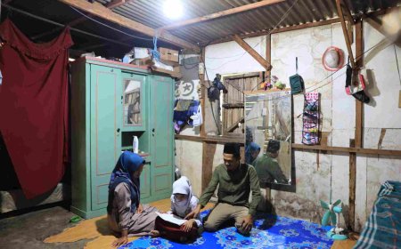 PLN Laksanakan Program "Light Up The Dream", 125 Keluarga Pra Sejahtera di Riau dan Kepri Nikmati Listrik Gratis