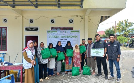 Banjir Belum Surut di Tegal Sari, BSMI dan IZI Riau Salurkan Bantuan untuk Penyintas