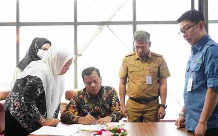 Bupati Kuantan Singingi Teken Kerja Sama dengan Bank Riau Kepri Syariah untuk Penuhi Hak ASN Jelang Idulfitri