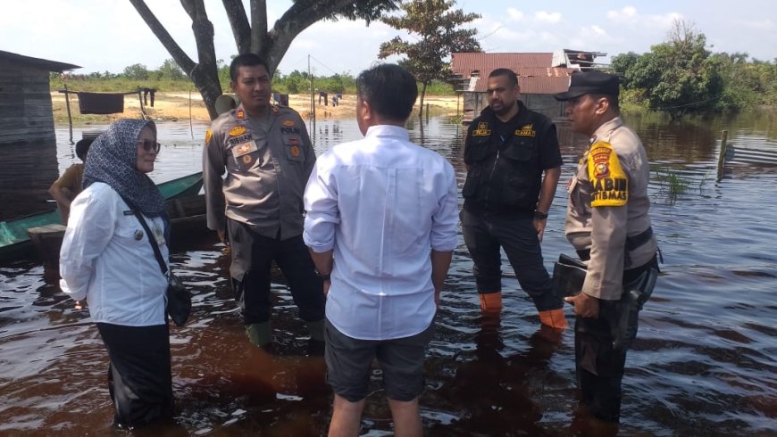 Polsek Payung Sekaki bersama Instansi Terkait Bergerak Cepat Bantu Korban Banjir dan Salurkan Bantuan Untuk Warga Terdampak
