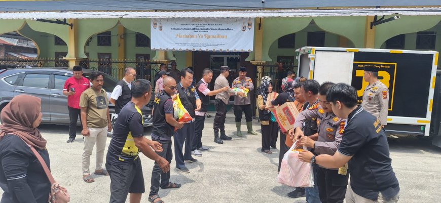 Polsek Payung Sekaki dan Komunitas Jum’at Berkah Salurkan Bantuan untuk Korban Banjir