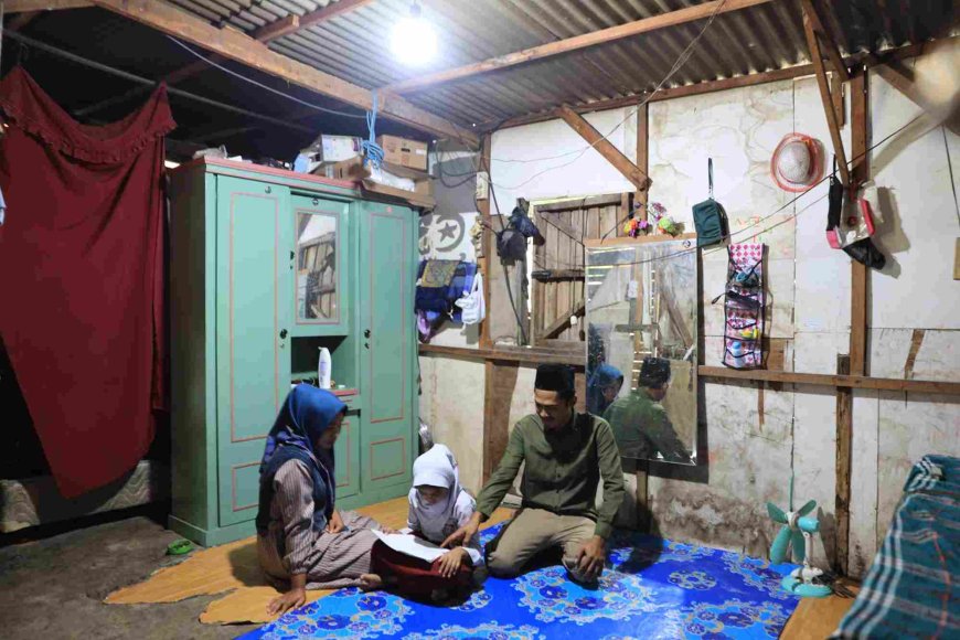 PLN Laksanakan Program "Light Up The Dream", 125 Keluarga Pra Sejahtera di Riau dan Kepri Nikmati Listrik Gratis