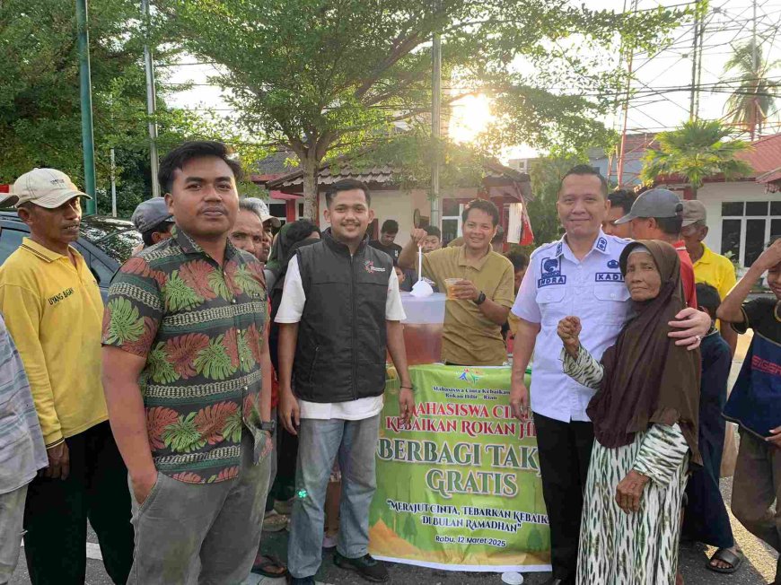 Komunitas Mahasiswa Cinta Kebaikan Bagikan Takjil Gratis di Bagansiapiapi, Kadis Kominfotiks Turut Serta Berpartisipasi