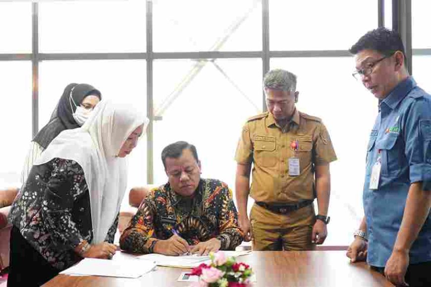 Bupati Kuantan Singingi Teken Kerja Sama dengan Bank Riau Kepri Syariah untuk Penuhi Hak ASN Jelang Idulfitri