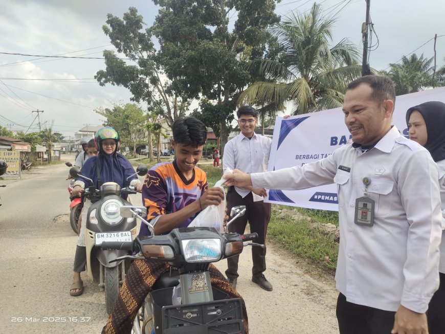 Rutan Kelas IIB Rengat Berbagi Takjil, Pererat Silaturahmi dengan Masyarakat