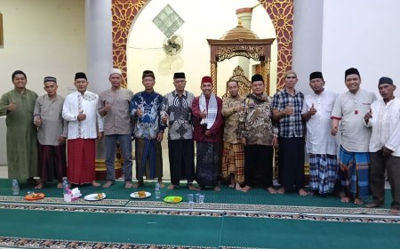 Mempererat Ukhuwah, DKM Al Muttaqin BKD 1-2 Gelar Halal Bi Halal Bersama Ustadz Sarwan Kelana