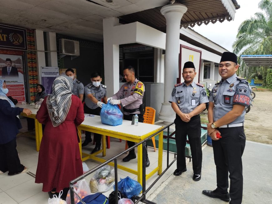 Lonjakan Pengunjung di Rutan Rengat Saat Idul Fitri, Keluarga Reuni dengan Narapidana
