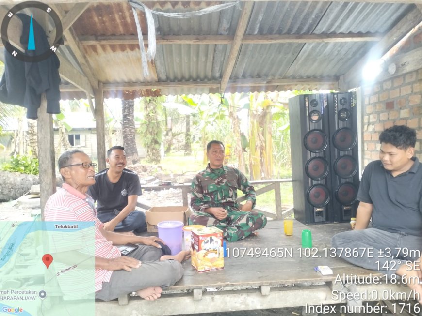 Babinsa Koramil 02/Sungai Apit Patroli dan Sosialisasi Pilkada Damai