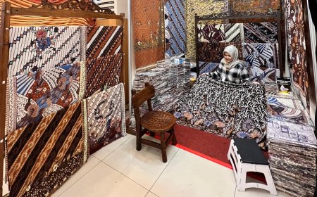 Dimas Batik, Penjaga Lilin di Tengah Gempuran Mesin: Melestarikan Batik Tulis Tradisional dari Tasikmalaya ke Dunia