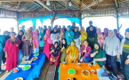 Perempuan Bajo Bangkit: Desa Kabalutan Jadi Role Model Ekonomi Keluarga Berbasis Budaya