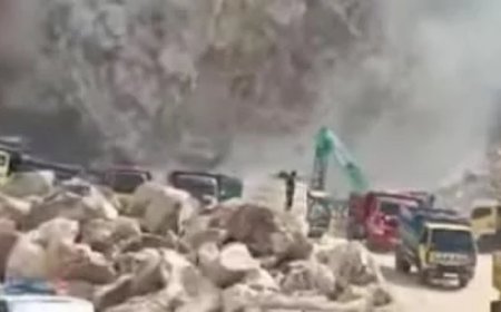 Tragedi Longsor Gunung Kuda Bobos, Cirebon: 20 Orang Diduga Tertimbun, Puluhan Kendaraan Tertimbun Material Tambang