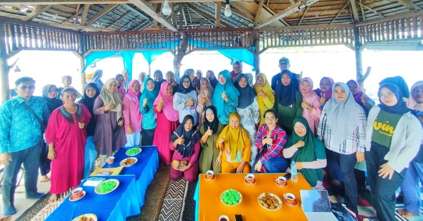 Perempuan Bajo Bangkit: Desa Kabalutan Jadi Role Model Ekonomi Keluarga Berbasis Budaya